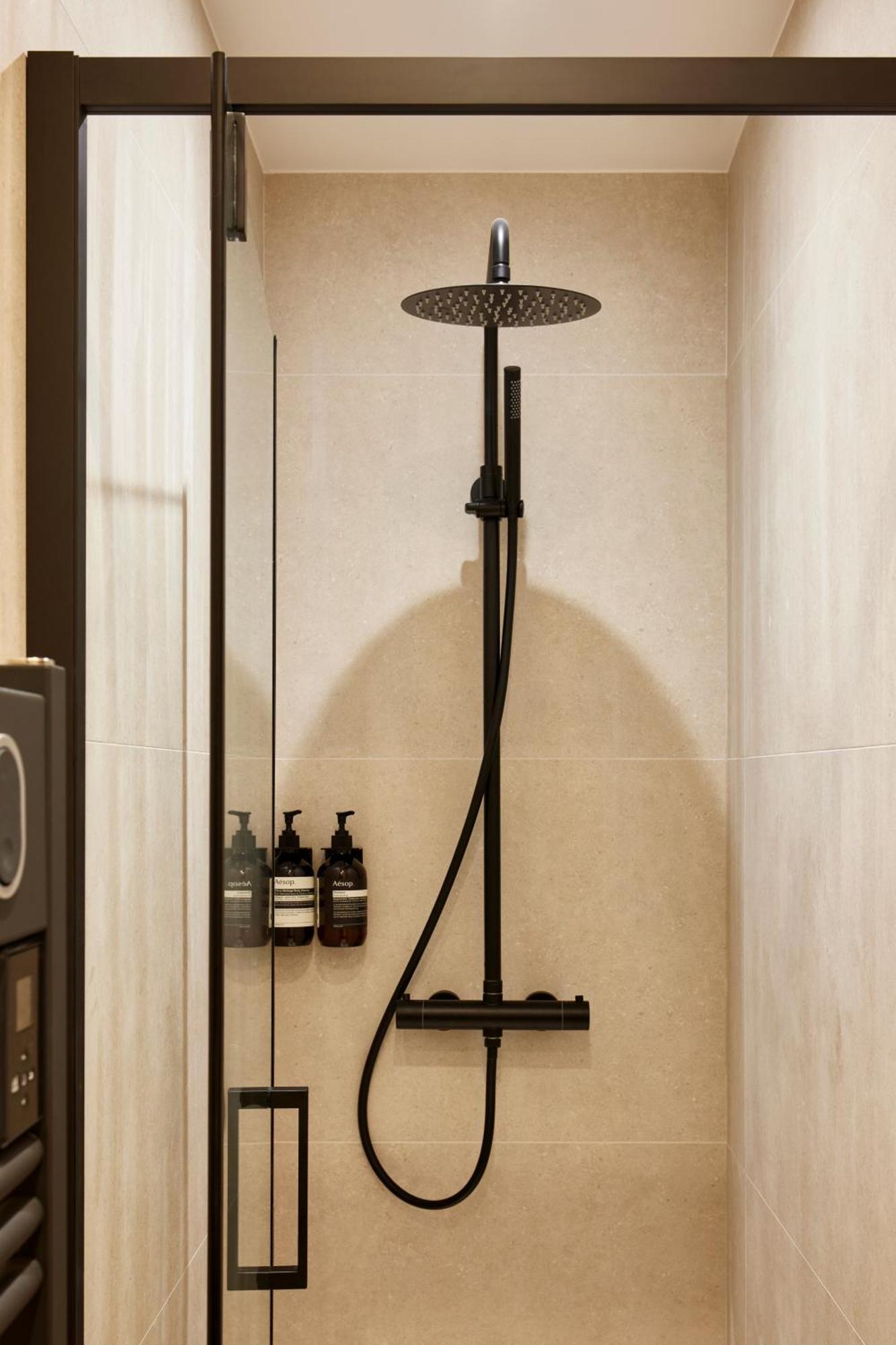 Stylish 2Br & 2Ba With Private Terrace Lejlighed Paris Eksteriør billede